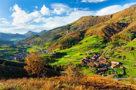Grabado antiguo de paisajes agrícolas de Cantabria
