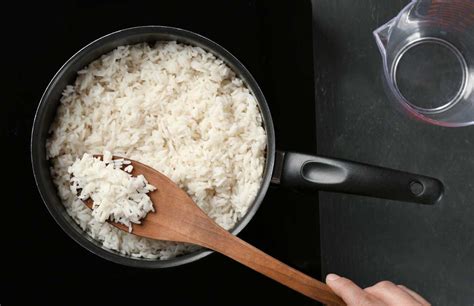 Arroz cocinándose en una olla