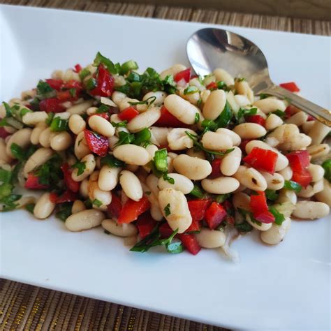 Ingredientes frescos para ensalada de alubias