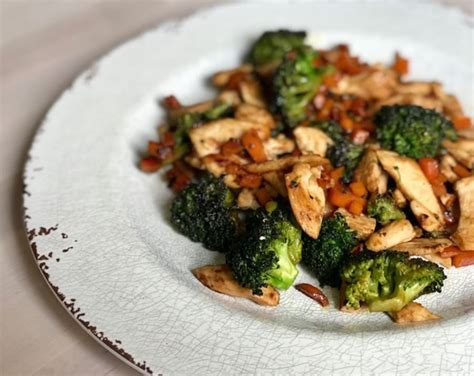 Ingredientes para pollo con brócoli y soja