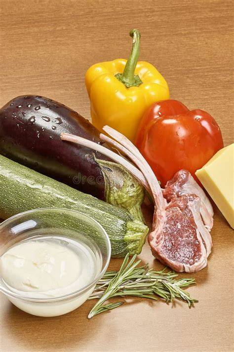 Ingredientes frescos para cocinar cordero
