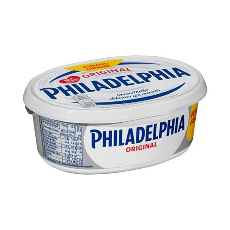 Tarrina de queso Philadelphia original y fresco sobre una mesa