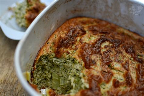 Soufflé de coliflor y brócoli recién salido del horno