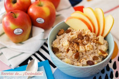 Porridge de manzana y canela con yogur y frutos secos