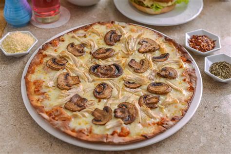 Pizza de champiñones y bacon