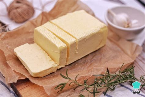 Nata casera con mantequilla y leche