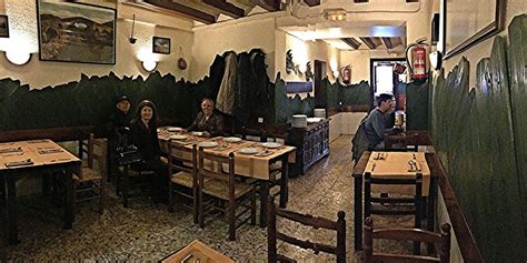 Interior de una sidrería tradicional