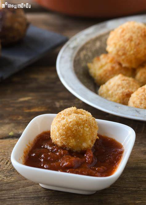 Bolitas de mozzarella rebozadas en panko