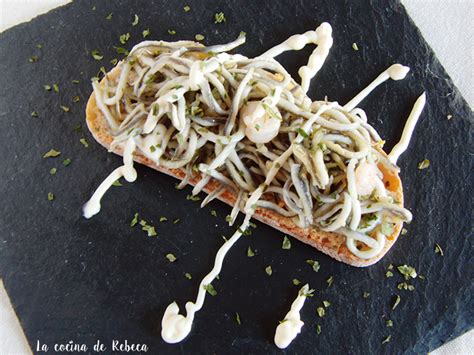 Ingredientes para tostas de gulas con gambas