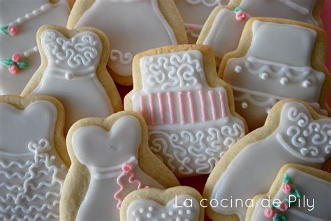 Galletas de mantequilla decoradas con chocolate blanco