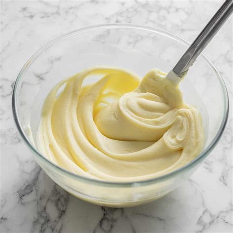 Ganache de chocolate blanco en un bol