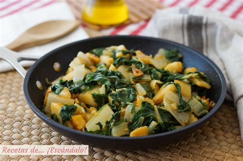 Acelgas rehogadas con patatas y un huevo frito