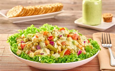 Ensalada con aderezo de cilantro