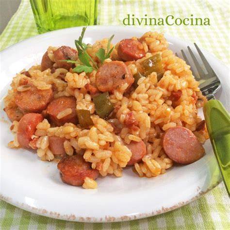 Arroz cremoso con salchichas y pimientos de colores
