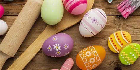 Técnica de decoración de huevos de Pascua con bolsas y rotuladores