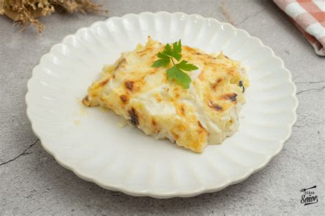 Ingredientes principales del bacalao con nata: bacalao, patatas, cebolla, nata, queso.