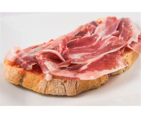 Tostada de candeal con jamón en Panadería El Vacar