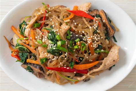 Japchae con verduras variadas
