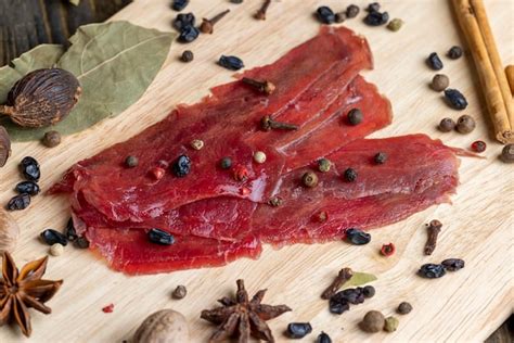 Cortar carne de res en rodajas finas