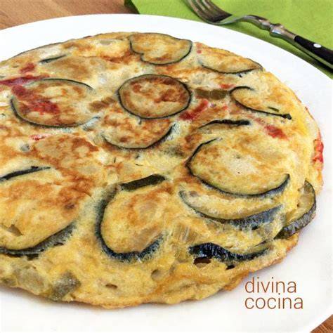 Tortilla de berenjena y pimientos con corte jugoso