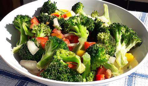 Variedad de platillos con brócoli