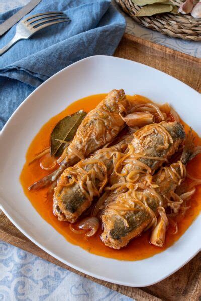 Jureles cubiertos con el escabeche líquido