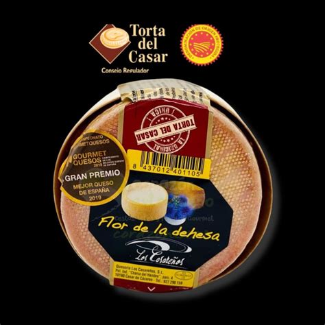Corte y textura de la Torta del Casar Flor de la Dehesa