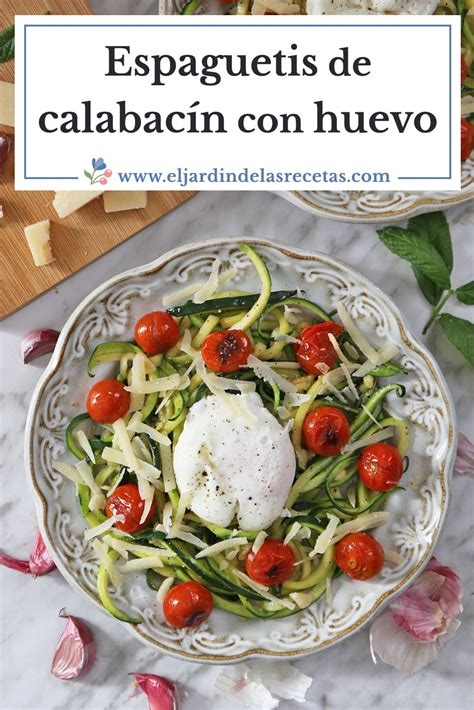 Espaguetis de calabacín con huevo escalfado