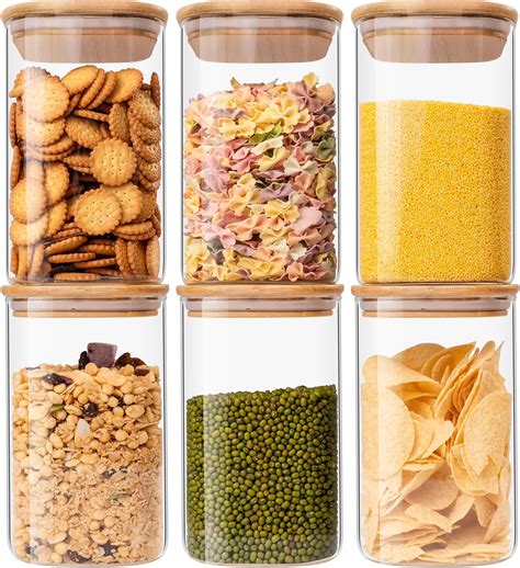 Diferentes tipos de recipientes herméticos para almacenar galletas
