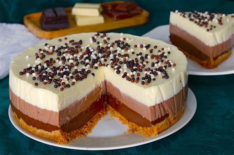 Tarta de tres chocolates