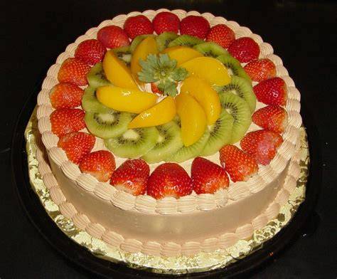 Pastel redondo decorado con forma de animalito de colores