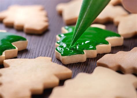 Galletas de Navidad decoradas con glaseado de colores