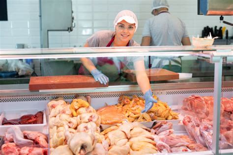 Etiquetas de pollo en el supermercado