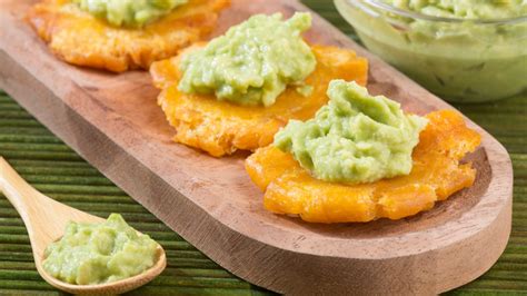 Tostones con guacamole