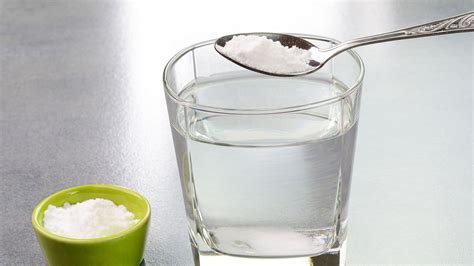 Bicarbonato de sodio y agua para limpiar