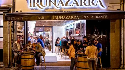 Fachada del restaurante Iruñazarra en Pamplona