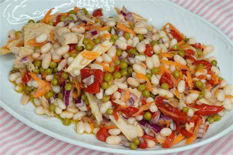 Ingredientes frescos para ensalada de legumbres