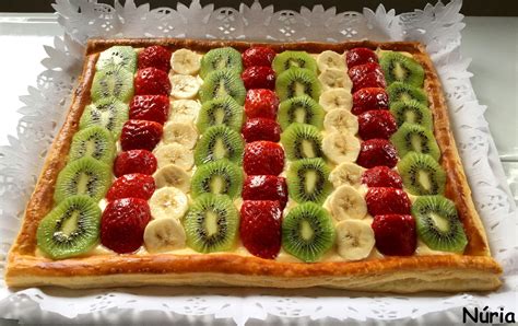Milhojas de hojaldre con crema pastelera y frutas
