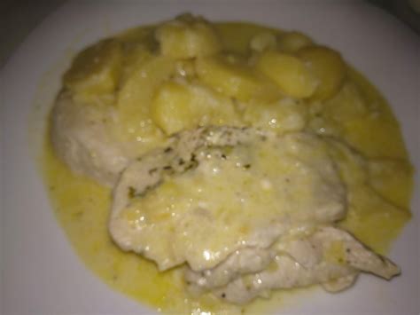 Pechugas de pollo con patatas y quesitos