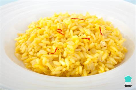 arroz con azafrán en paellera