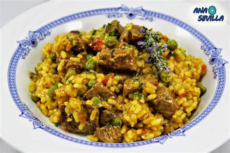 Arroz con ternera y verduras en un plato