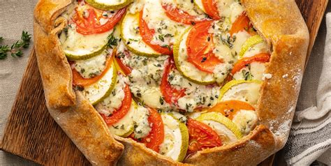 Variedad de tartas saladas con queso scamorza