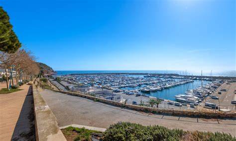 Vistas del puerto de Palamós desde el Restaurante Náutico Palamós
