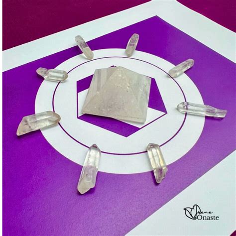 Esquema de una parrilla de Reiki con cristales