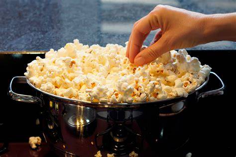 Preparación de palomitas en una olla