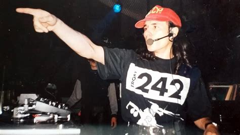 Foto de Chimo Bayo actuando en una discoteca