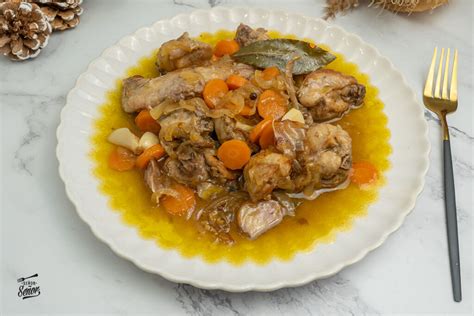 plato de conejo en escabeche con verduras