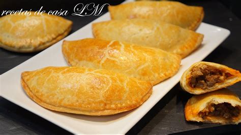 Empanadillas horneadas en una bandeja