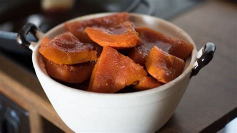 Dulce casero de calabaza y boniato presentado en botes de cristal