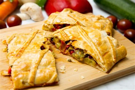 Empanada gallega de verduras y sardinillas